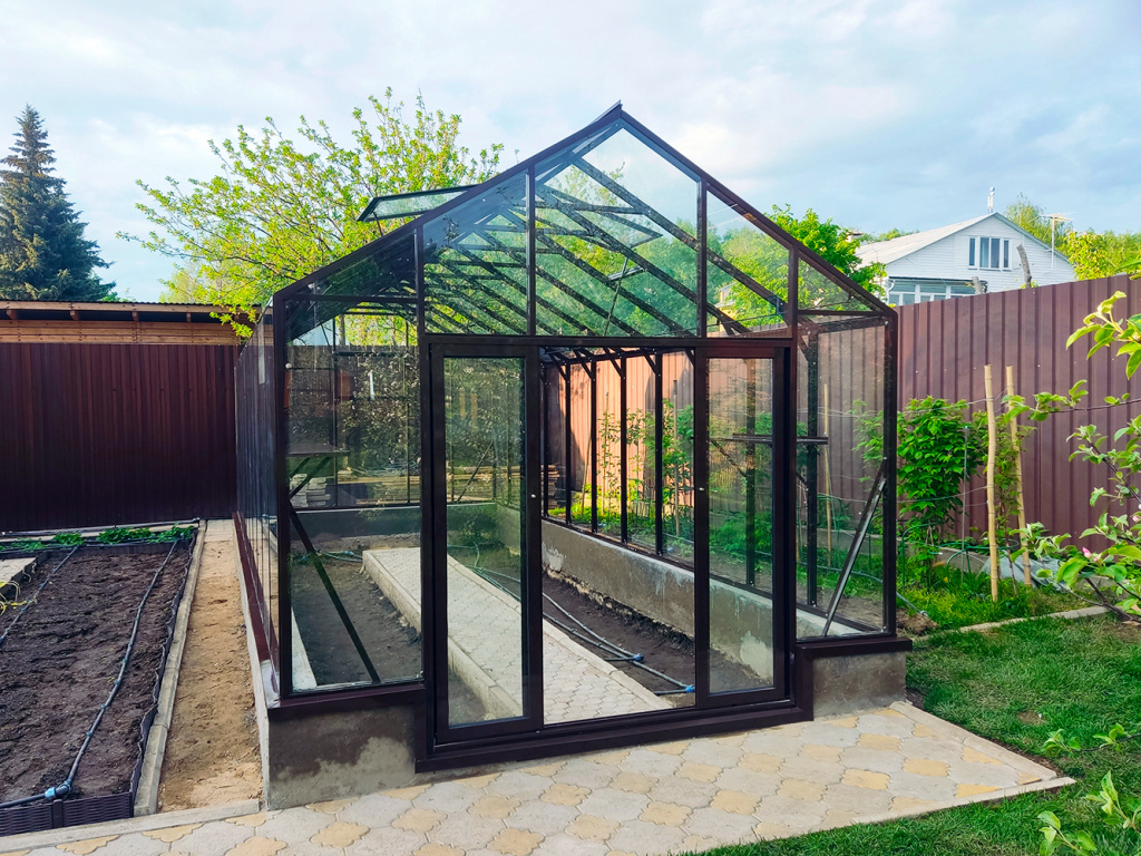 БИОНИКА: пять моделей английских теплиц GLASS HOUSE